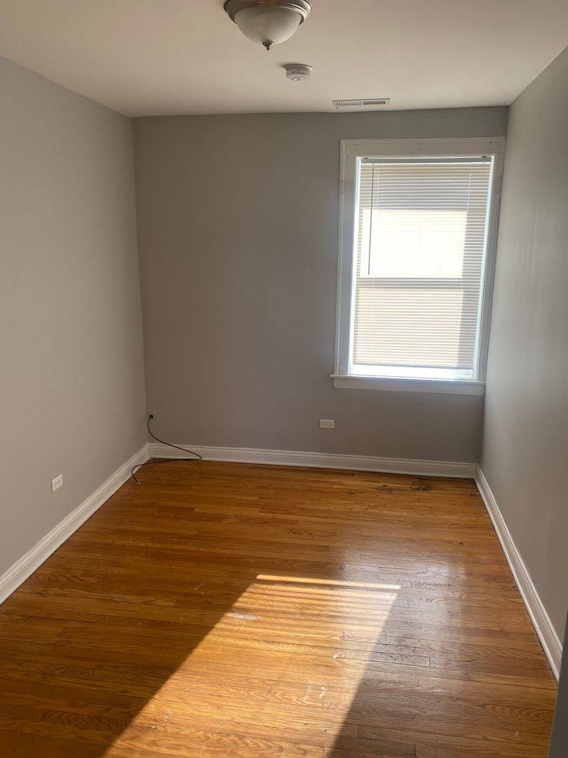 Apartment for rent at 7200 S Woodlawn, Chicago, IL 60619