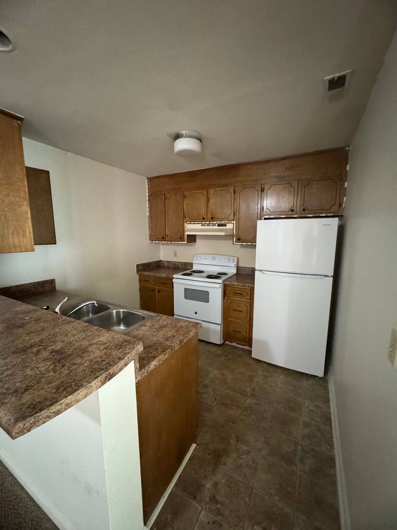 Apartment for rent at 1102 Downey St, Radford, VA 24141