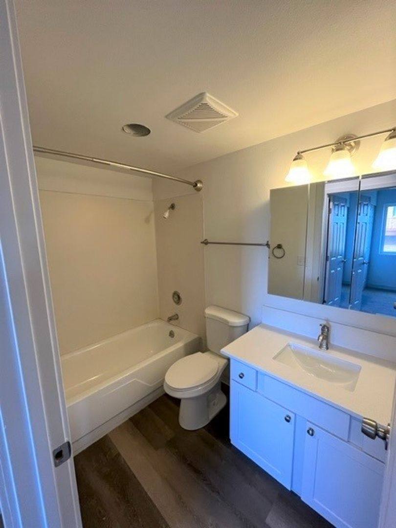 Apartment for rent at 351 Vuemont Place NE, Renton, WA 98056