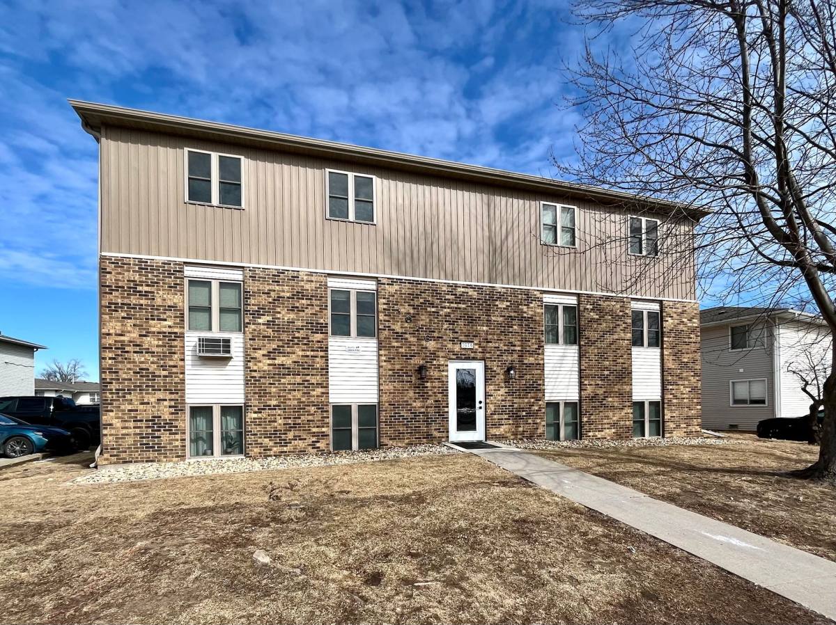 Apartment for rent at 1016 Newton Rd, Iowa City, IA 52246