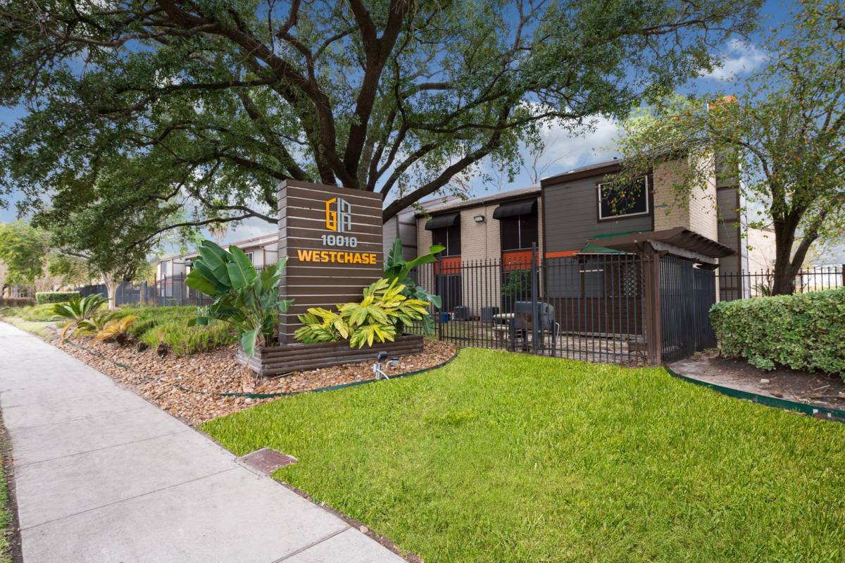 Apartment for rent at 10010 W Park Dr, Houston, TX 77042