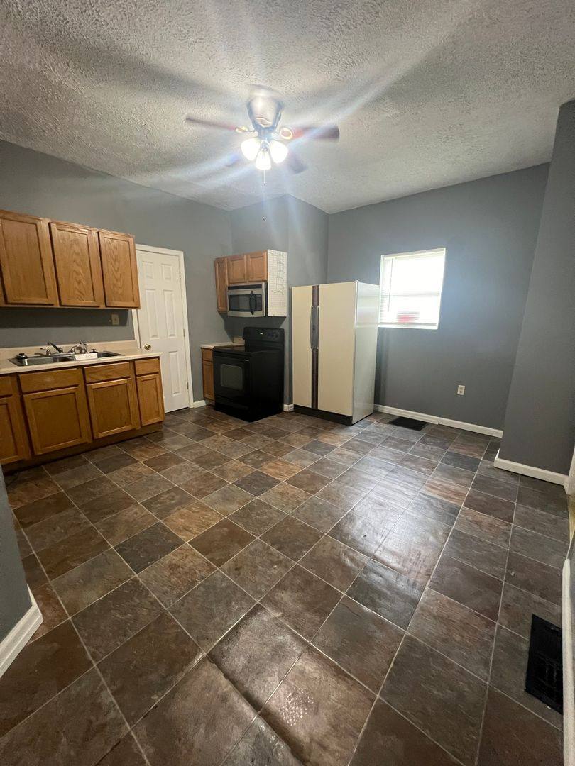 Apartment for rent at 520 N Alameda Ave, Muncie, IN 47303