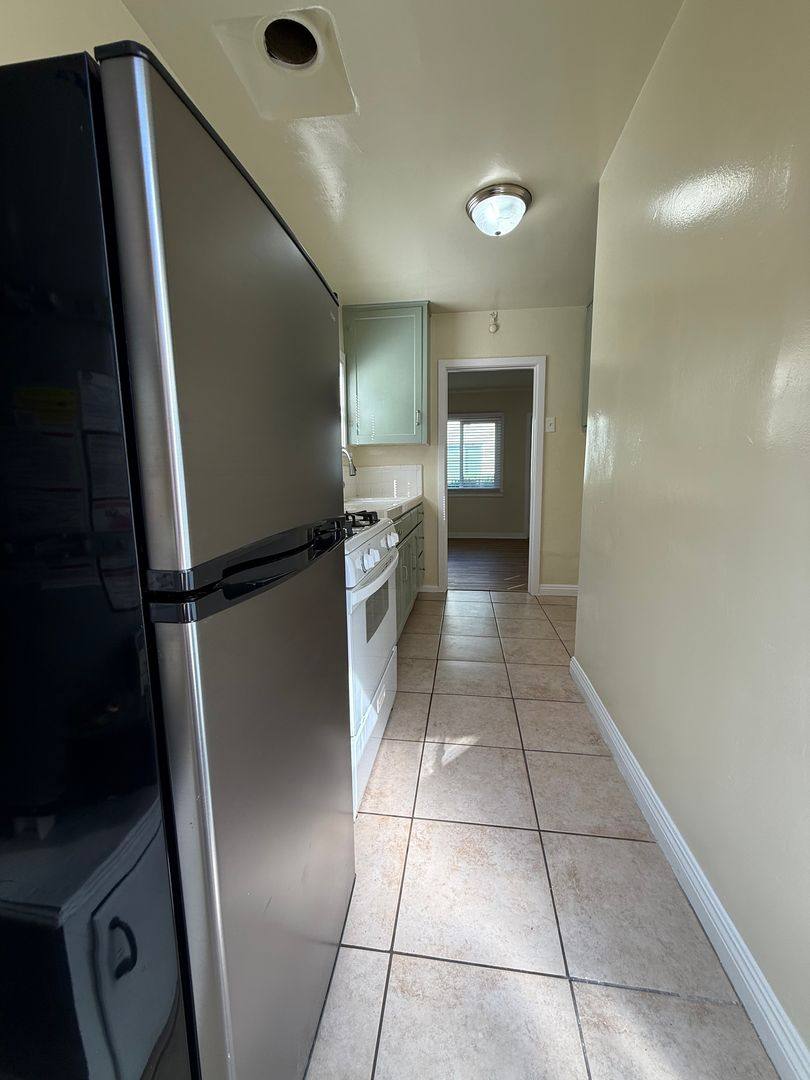 Apartment for rent at 3043 1 2 Larga Ave, Los Angeles, CA 90039