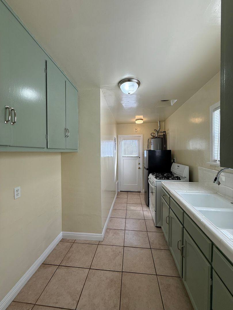 Apartment for rent at 3043 1 2 Larga Ave, Los Angeles, CA 90039