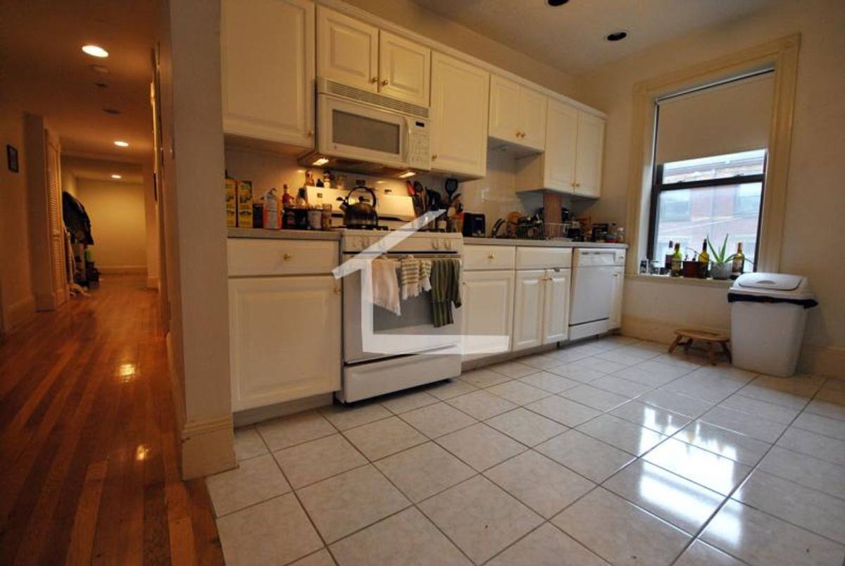 Apartment for rent at 14 Dean Rd #2, Brookline, MA 02445