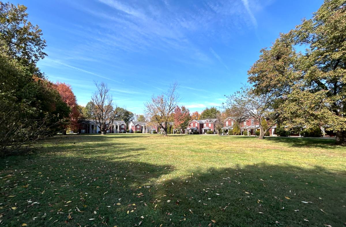 Apartment for rent at 3700 Georgetown Place, Louisville, KY 40215