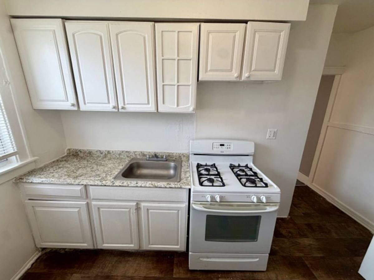 Apartment for rent at 9917-19 Woodside, Detroit, MI 48204