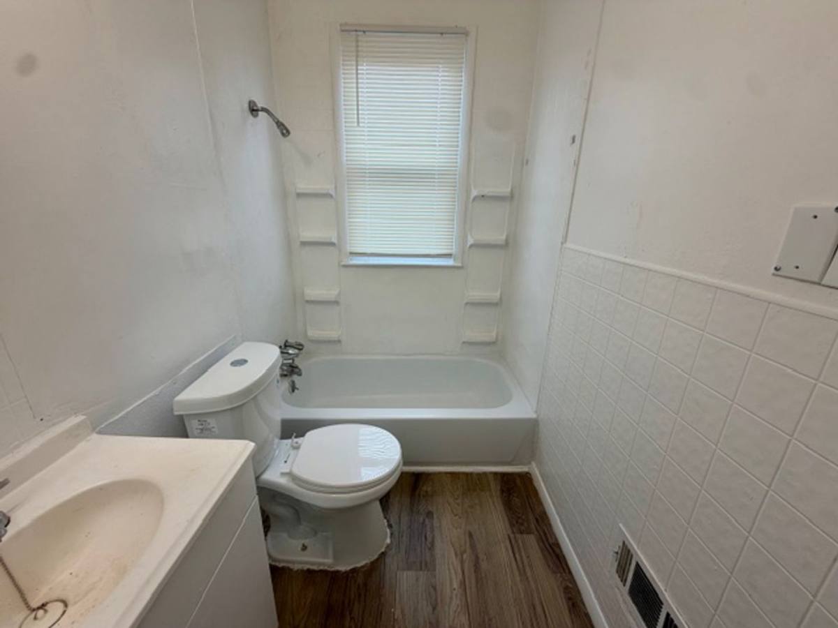 Apartment for rent at 9917-19 Woodside, Detroit, MI 48204
