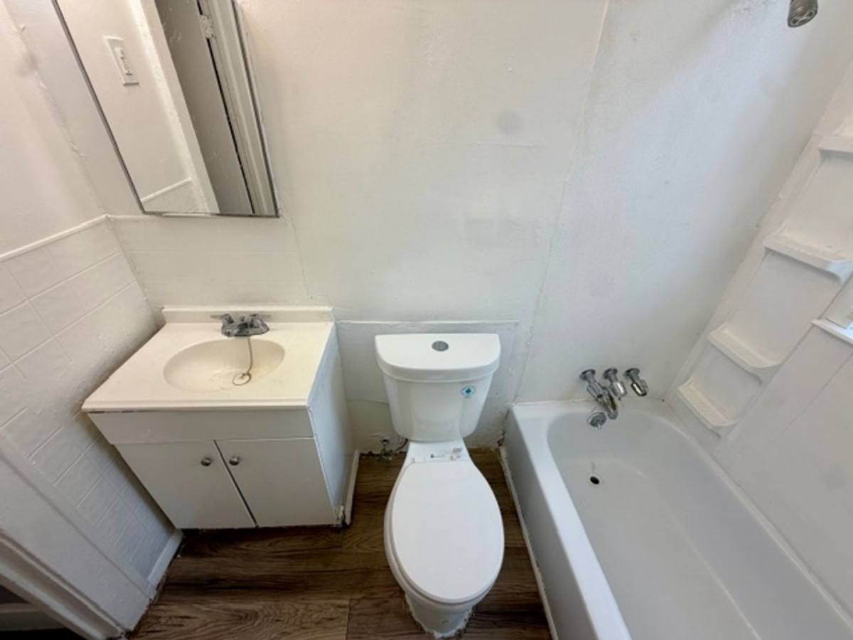 Apartment for rent at 9917-19 Woodside, Detroit, MI 48204