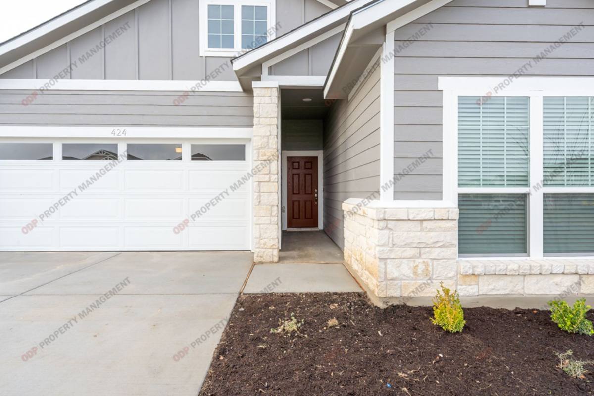House for rent at 424 Poplin Lane, Troy, TX 76579