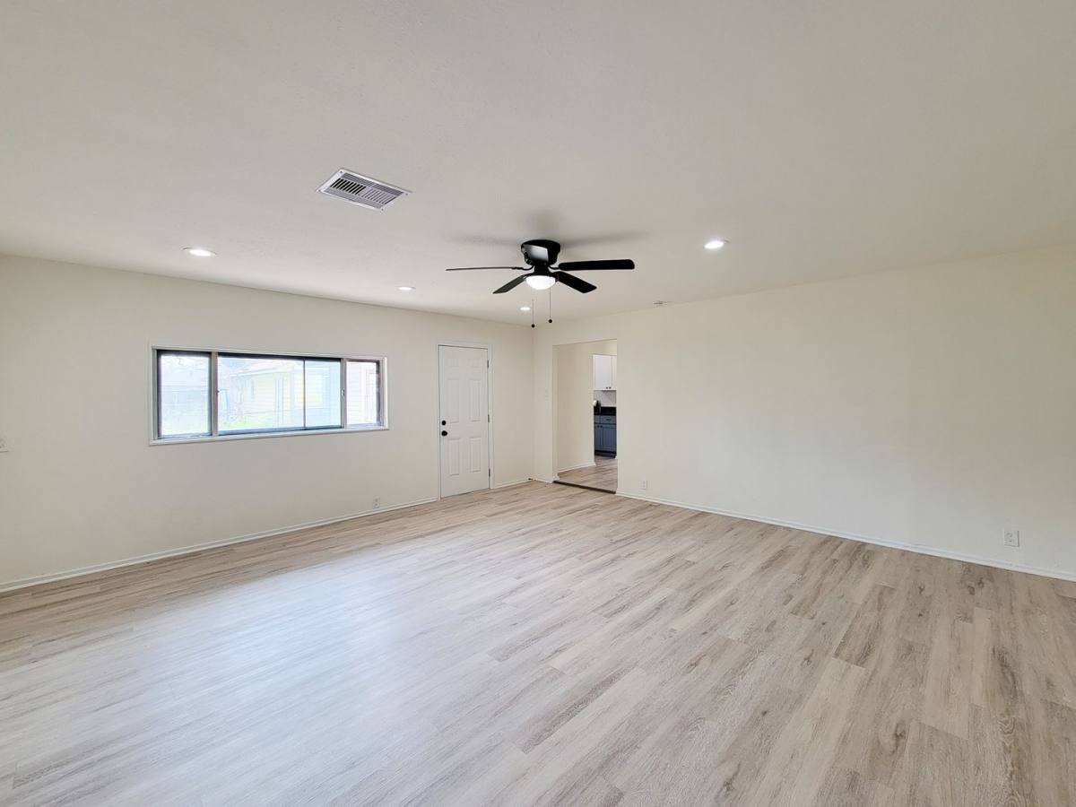 House for rent at 301 Cypress St, Lake Jackson, TX 77566