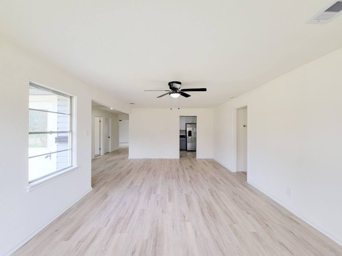 House for rent at 301 Cypress St, Lake Jackson, TX 77566