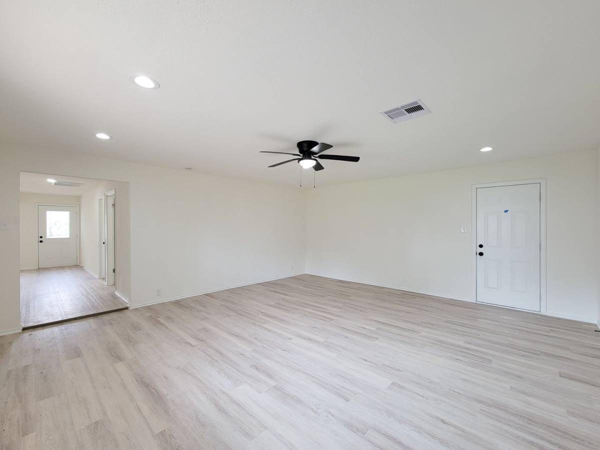 House for rent at 301 Cypress St, Lake Jackson, TX 77566