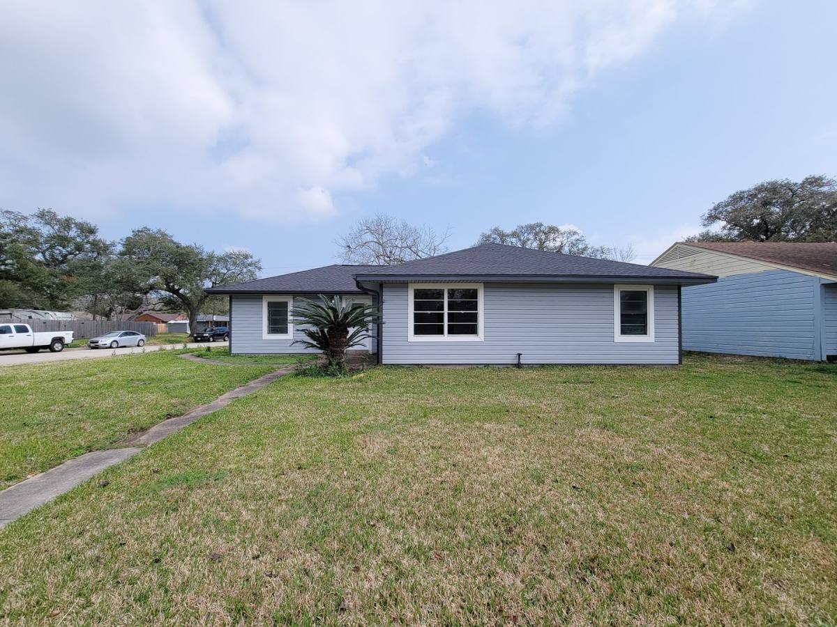House for rent at 301 Cypress St, Lake Jackson, TX 77566