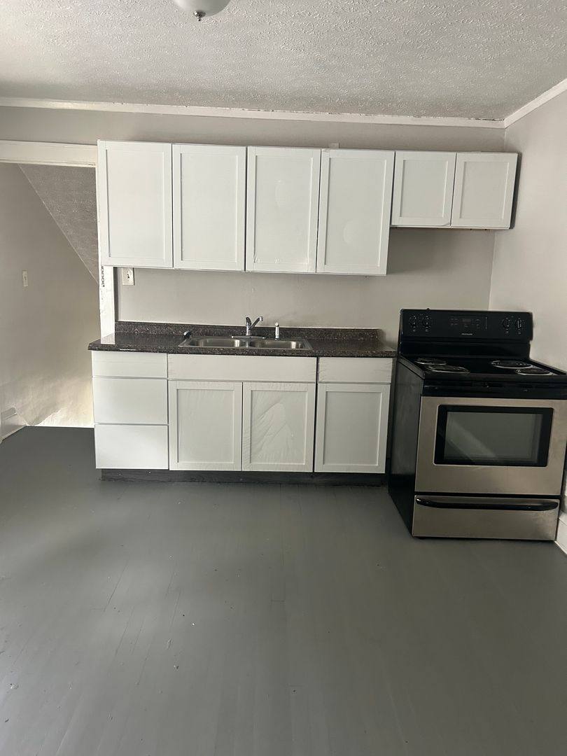 Apartment for rent at 614 Madison Ave, Akron, OH 44311