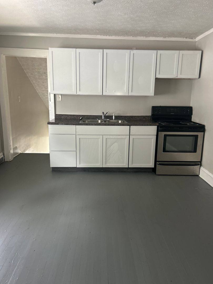 Apartment for rent at 614 Madison Ave, Akron, OH 44311