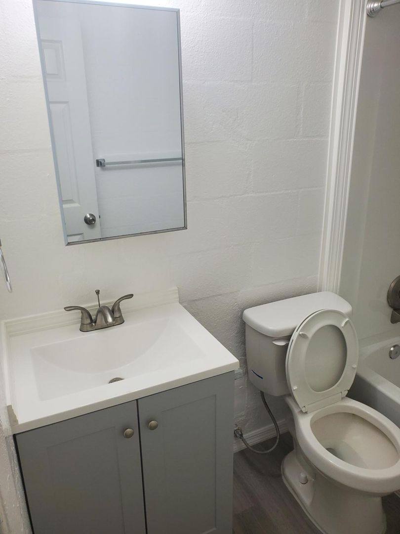 Apartment for rent at 301-303 SW 3rd Terrace, Mulberry, FL 33860