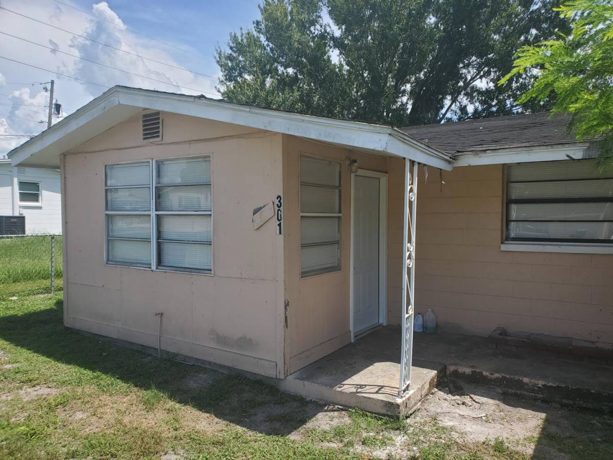 Apartment for rent at 301-303 SW 3rd Terrace, Mulberry, FL 33860