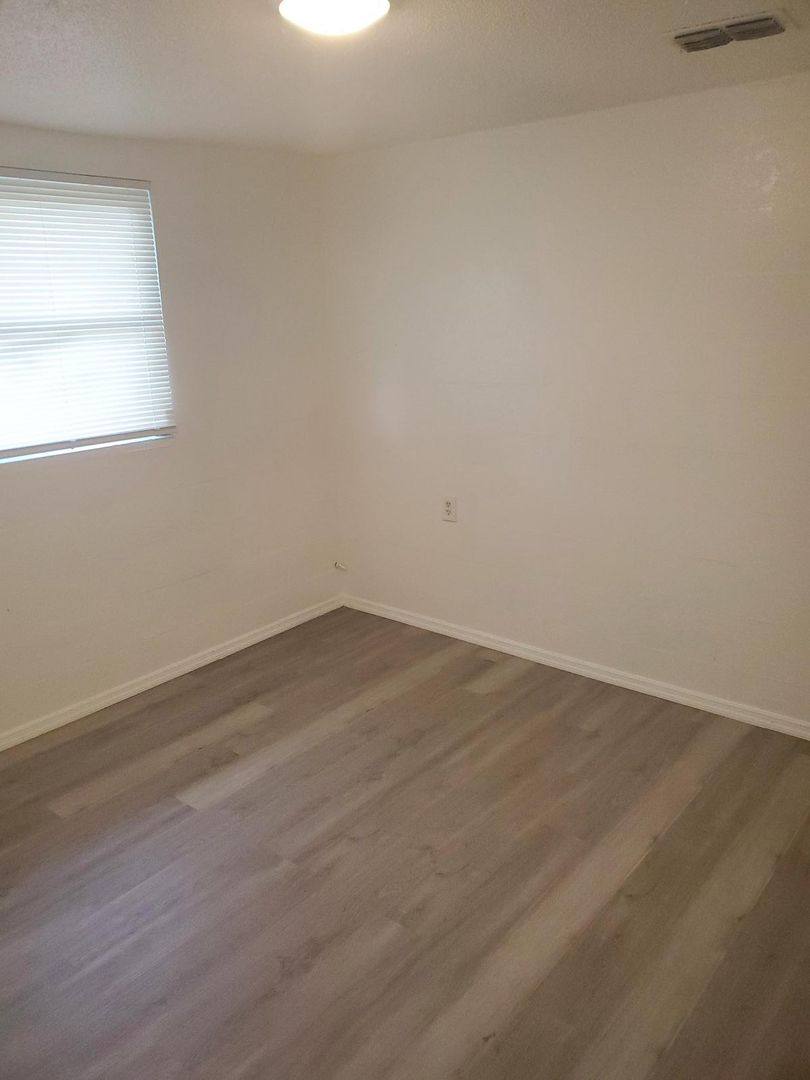 Apartment for rent at 301-303 SW 3rd Terrace, Mulberry, FL 33860