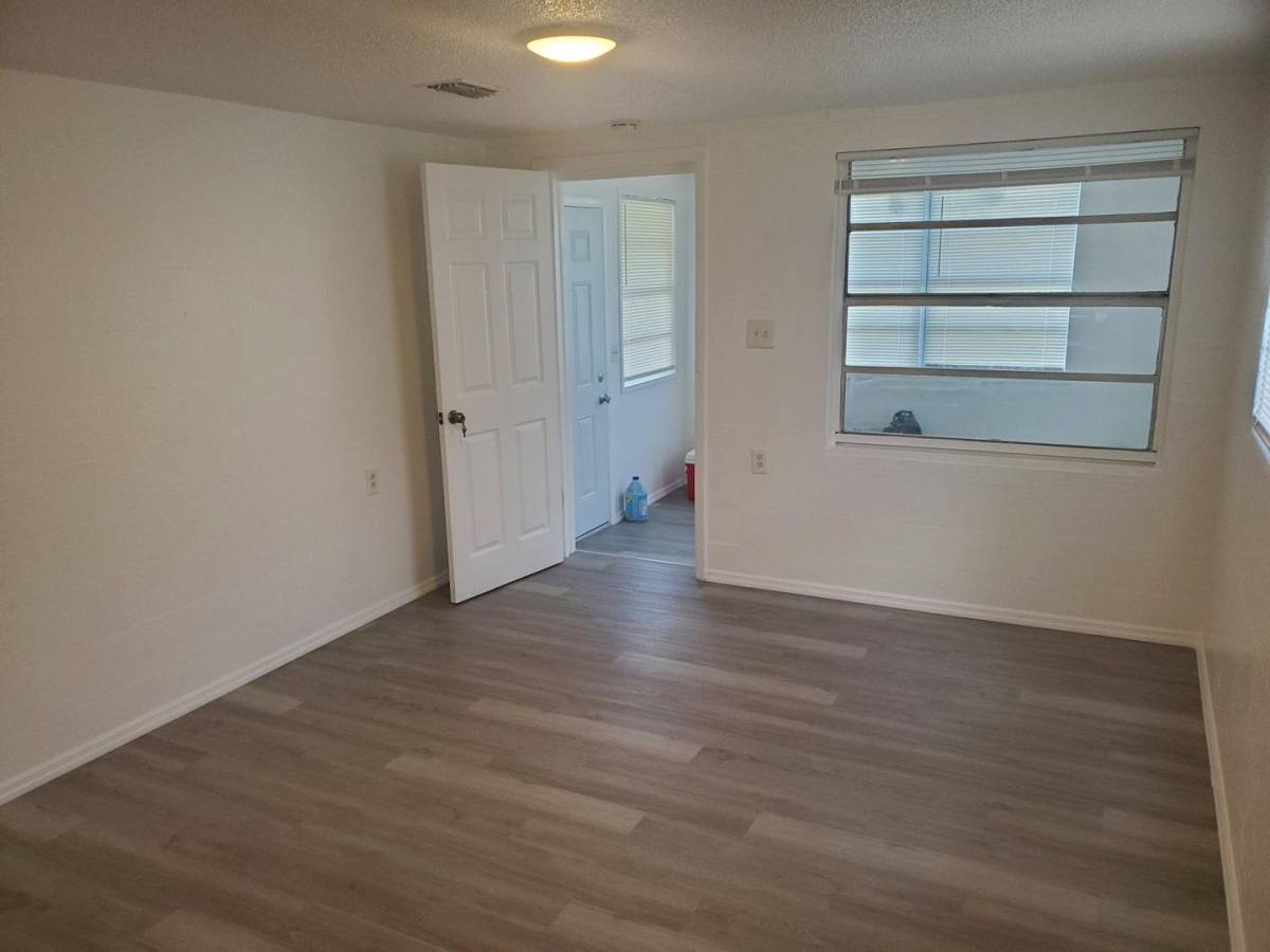 Apartment for rent at 301-303 SW 3rd Terrace, Mulberry, FL 33860