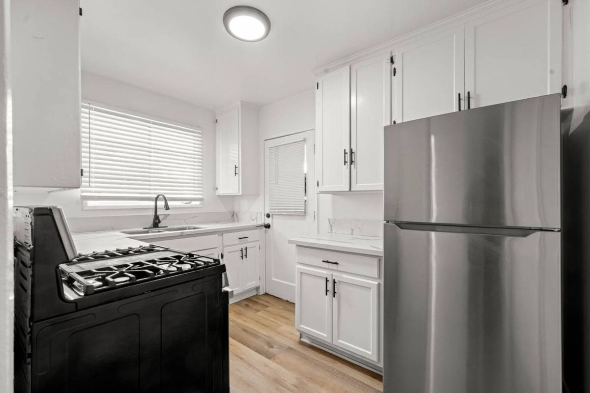 Apartment for rent at 4320 Santa Rosalia Dr, Los Angeles, CA 90008