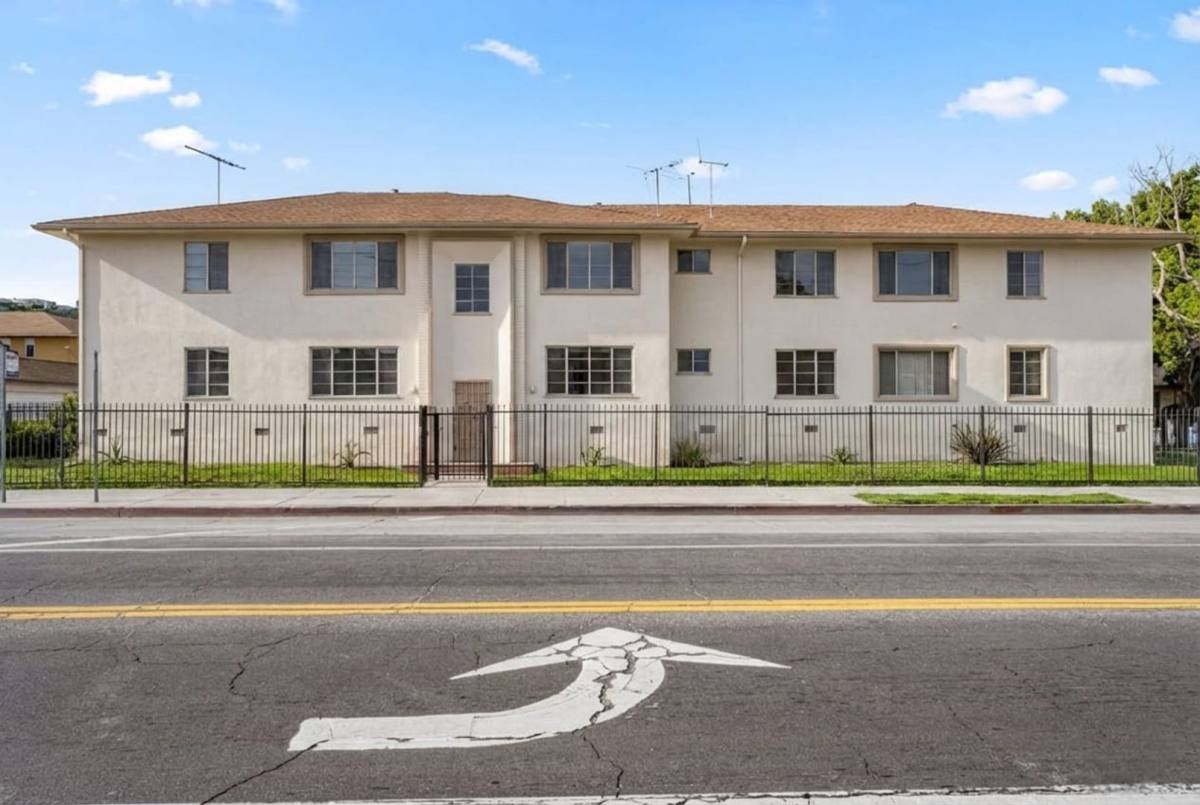 Apartment for rent at 4320 Santa Rosalia Dr, Los Angeles, CA 90008