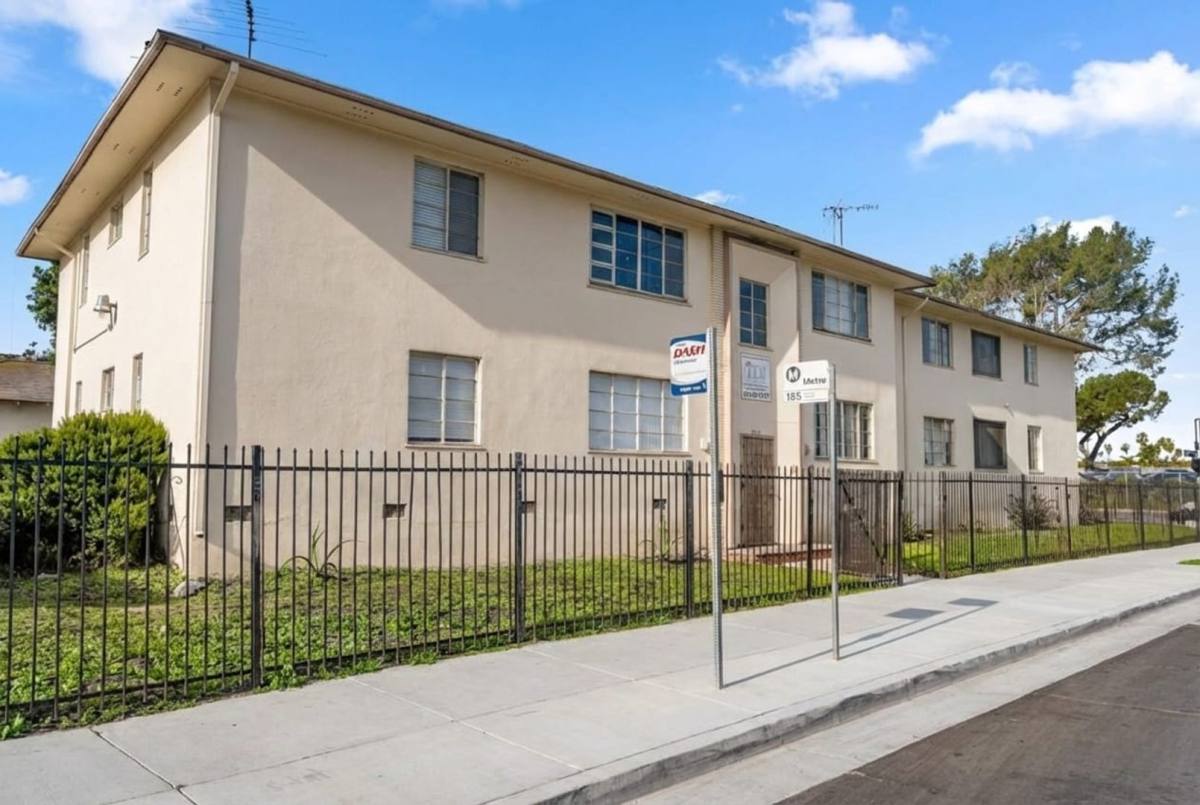 Apartment for rent at 4320 Santa Rosalia Dr, Los Angeles, CA 90008