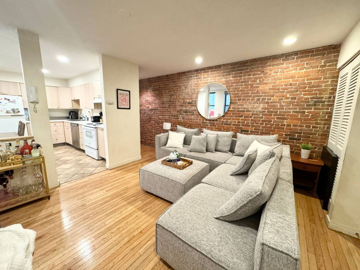 House for rent at 71 Gainsborough St #101, Boston, MA 02115
