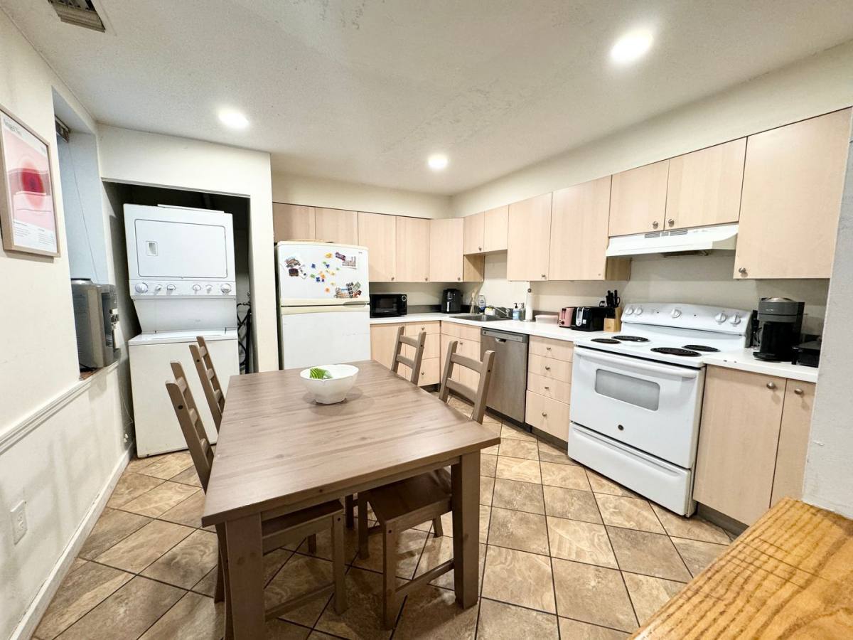 House for rent at 71 Gainsborough St #101, Boston, MA 02115