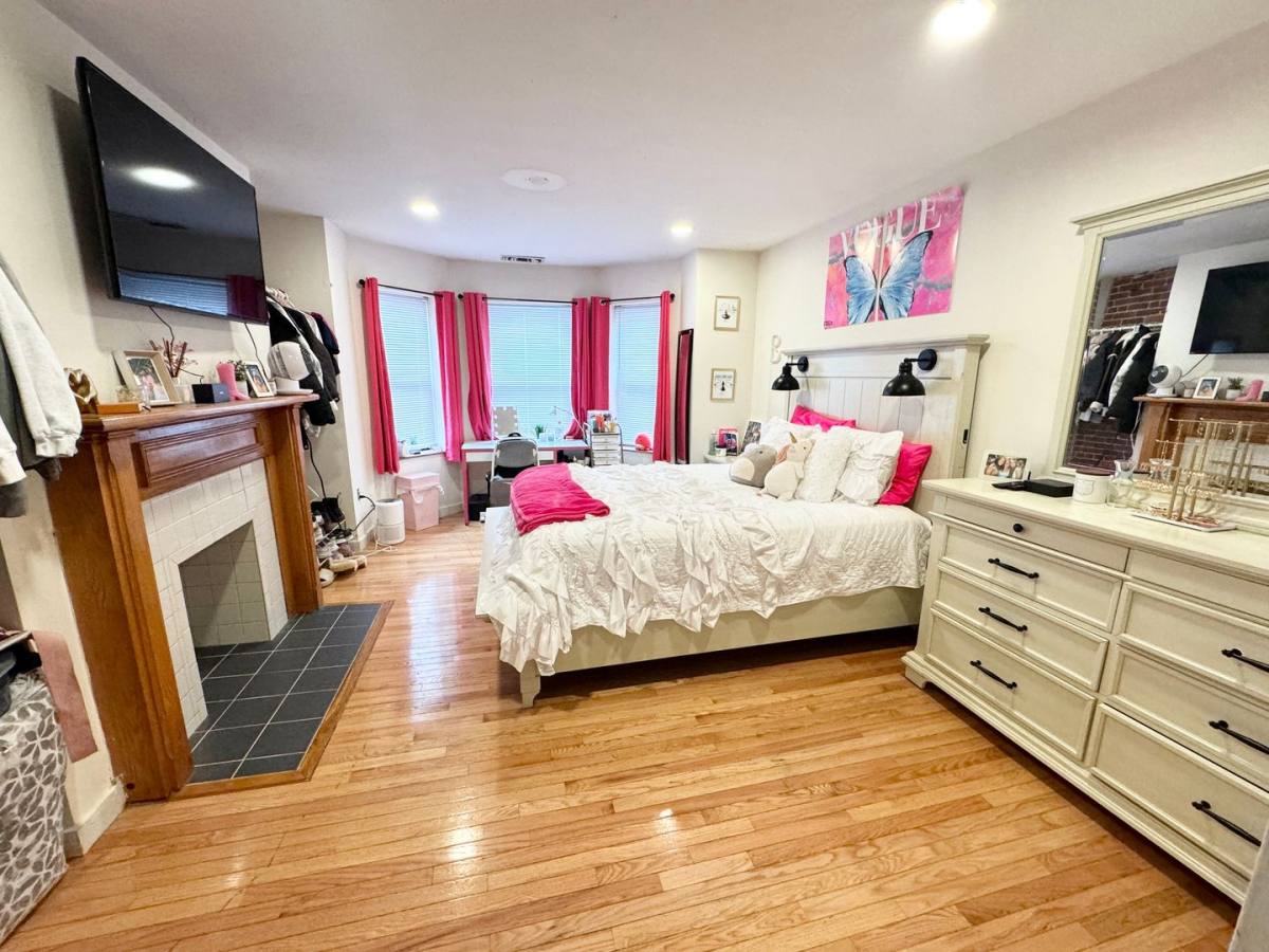 House for rent at 71 Gainsborough St #101, Boston, MA 02115