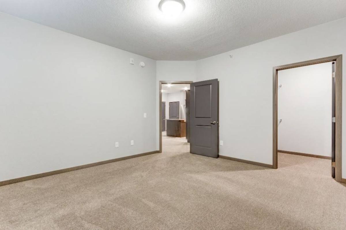 Apartment for rent at 1160 Suncrest Dr, Saint Cloud, MN 56301
