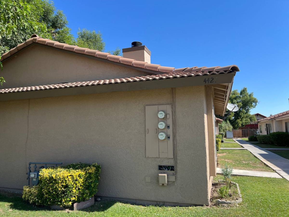 Apartment for rent at 4422 White Lane, Bakersfield, CA 93309
