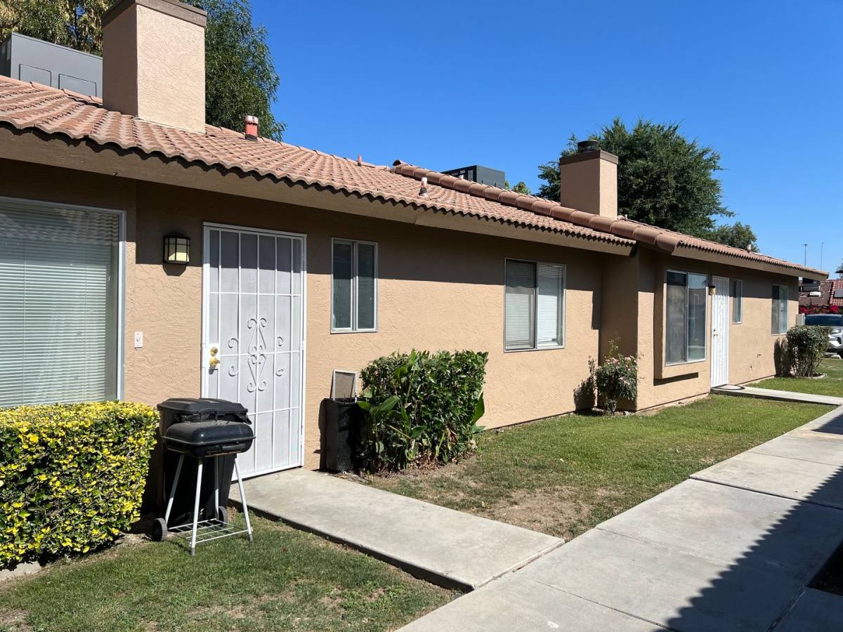 Apartment for rent at 4422 White Lane, Bakersfield, CA 93309