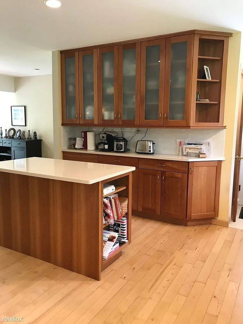 House for rent at 2855 Whippoorwill Lane, Ann Arbor, MI 48105