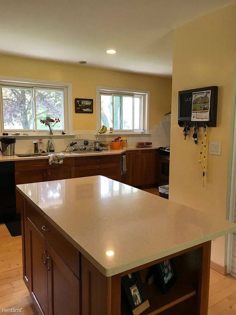 House for rent at 2855 Whippoorwill Lane, Ann Arbor, MI 48105