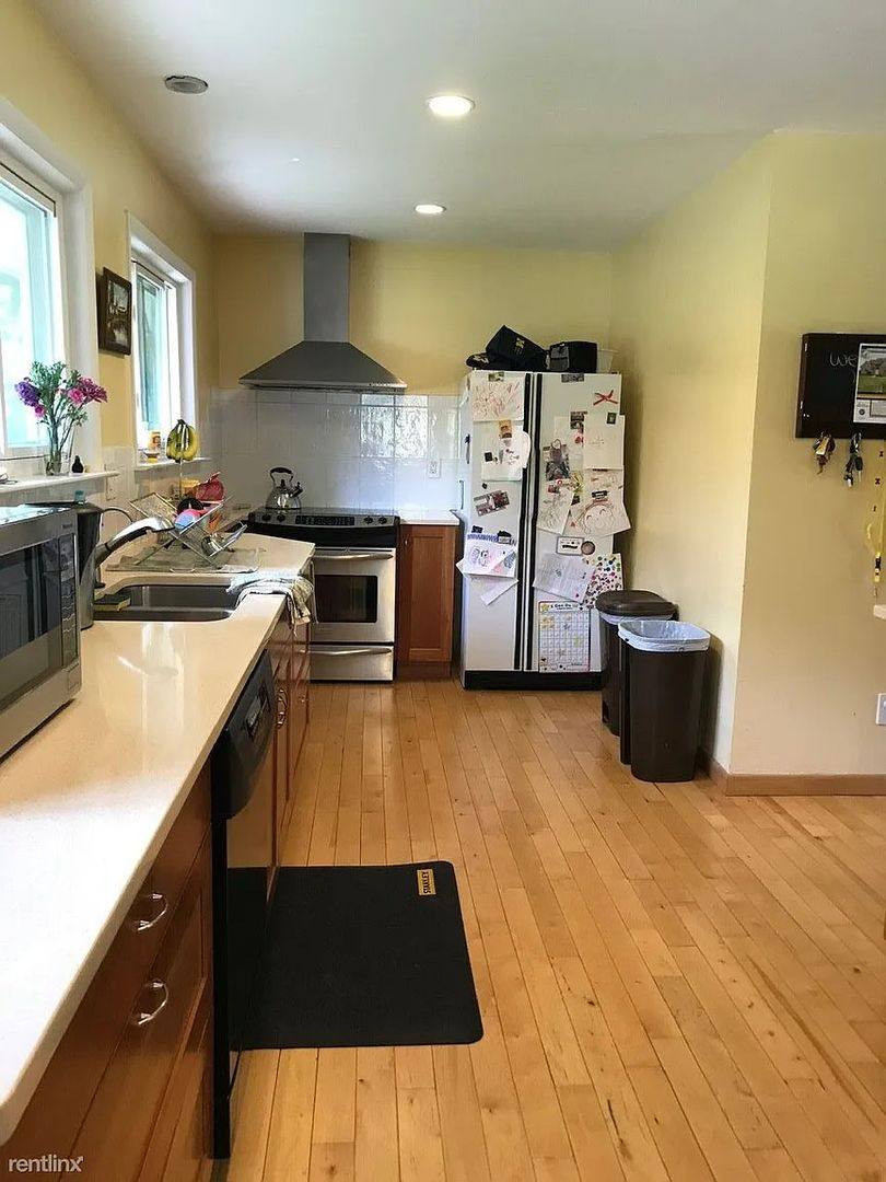 House for rent at 2855 Whippoorwill Lane, Ann Arbor, MI 48105