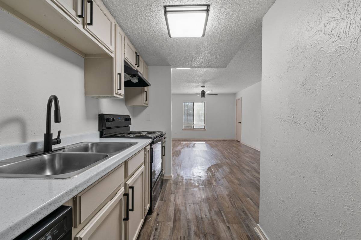 Townhouse for rent at 151 E Little Creek Rd, Cedar Hill, TX 75104