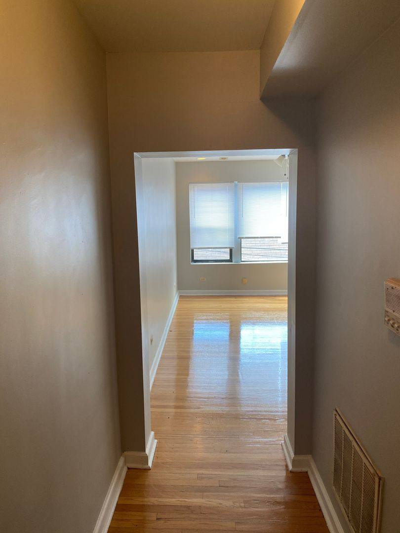 Apartment for rent at 1721-25 E 79th St, Chicago, IL 60617