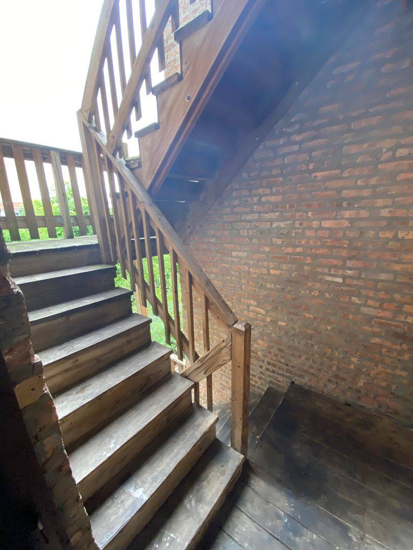 Apartment for rent at 1721-25 E 79th St, Chicago, IL 60617