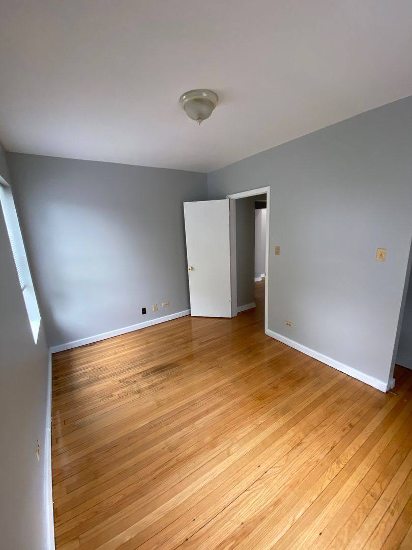 Apartment for rent at 1721-25 E 79th St, Chicago, IL 60617