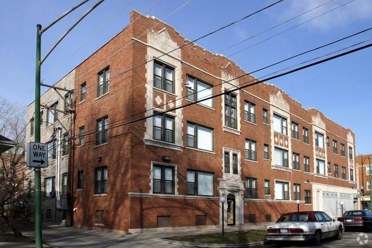 Apartment for rent at 1721-25 E 79th St, Chicago, IL 60617