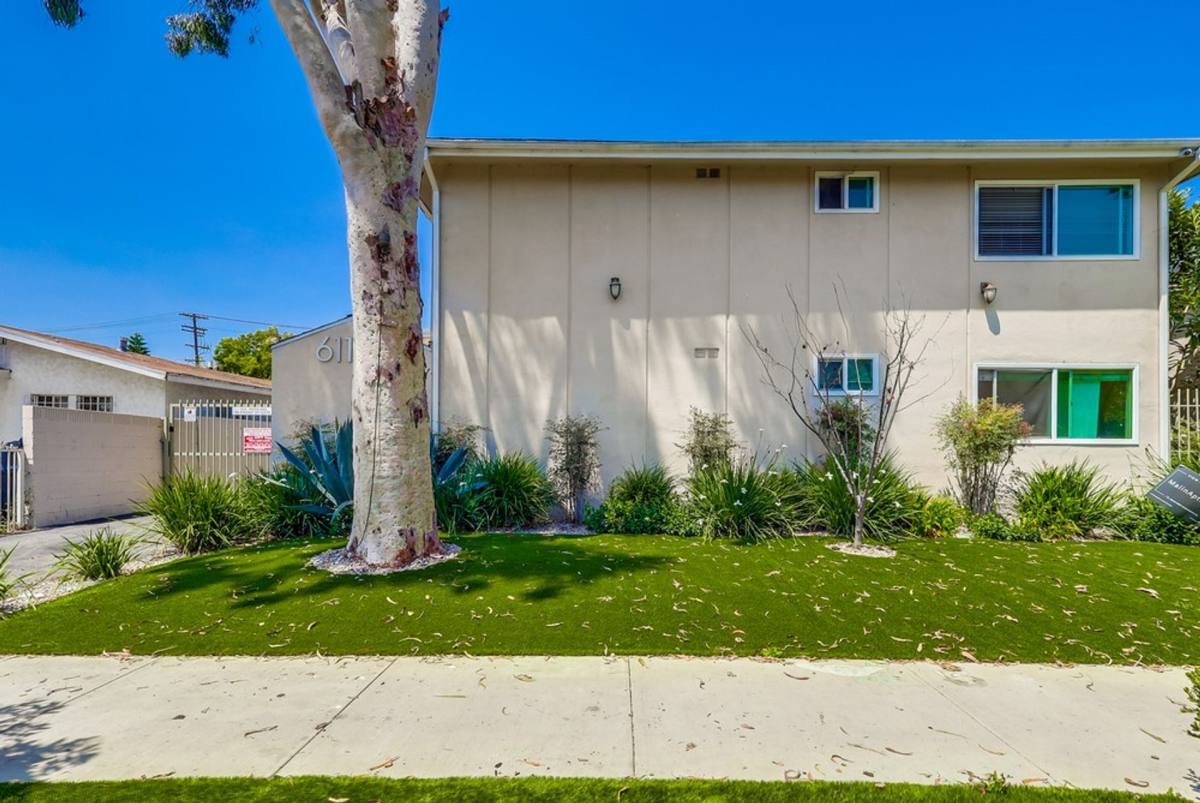 Apartment for rent at 6107 - 6117 11th Ave, Los Angeles, CA 90043