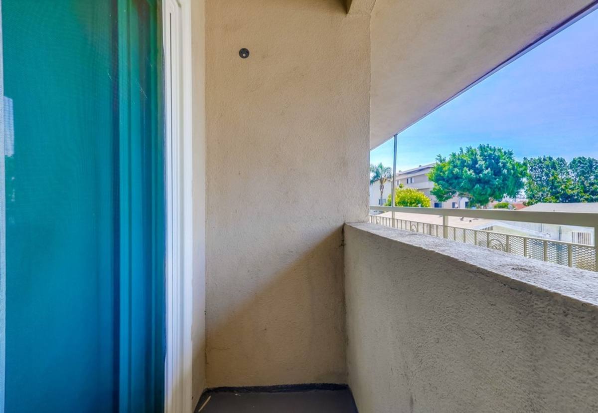 Apartment for rent at 6107 - 6117 11th Ave, Los Angeles, CA 90043