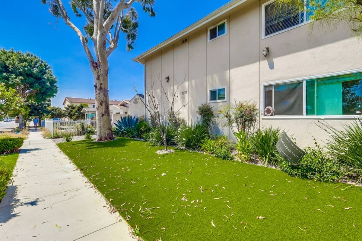 Apartment for rent at 6107 - 6117 11th Ave, Los Angeles, CA 90043