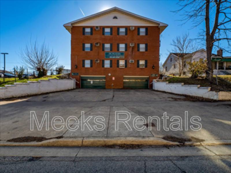 Apartment for rent at 1739 6th Ave, Huntington, WV 25703