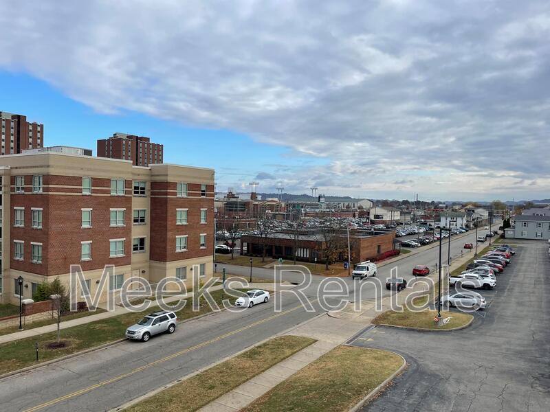 Apartment for rent at 1739 6th Ave, Huntington, WV 25703
