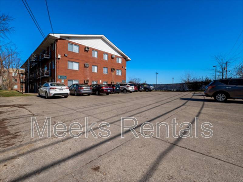 Apartment for rent at 1739 6th Ave, Huntington, WV 25703