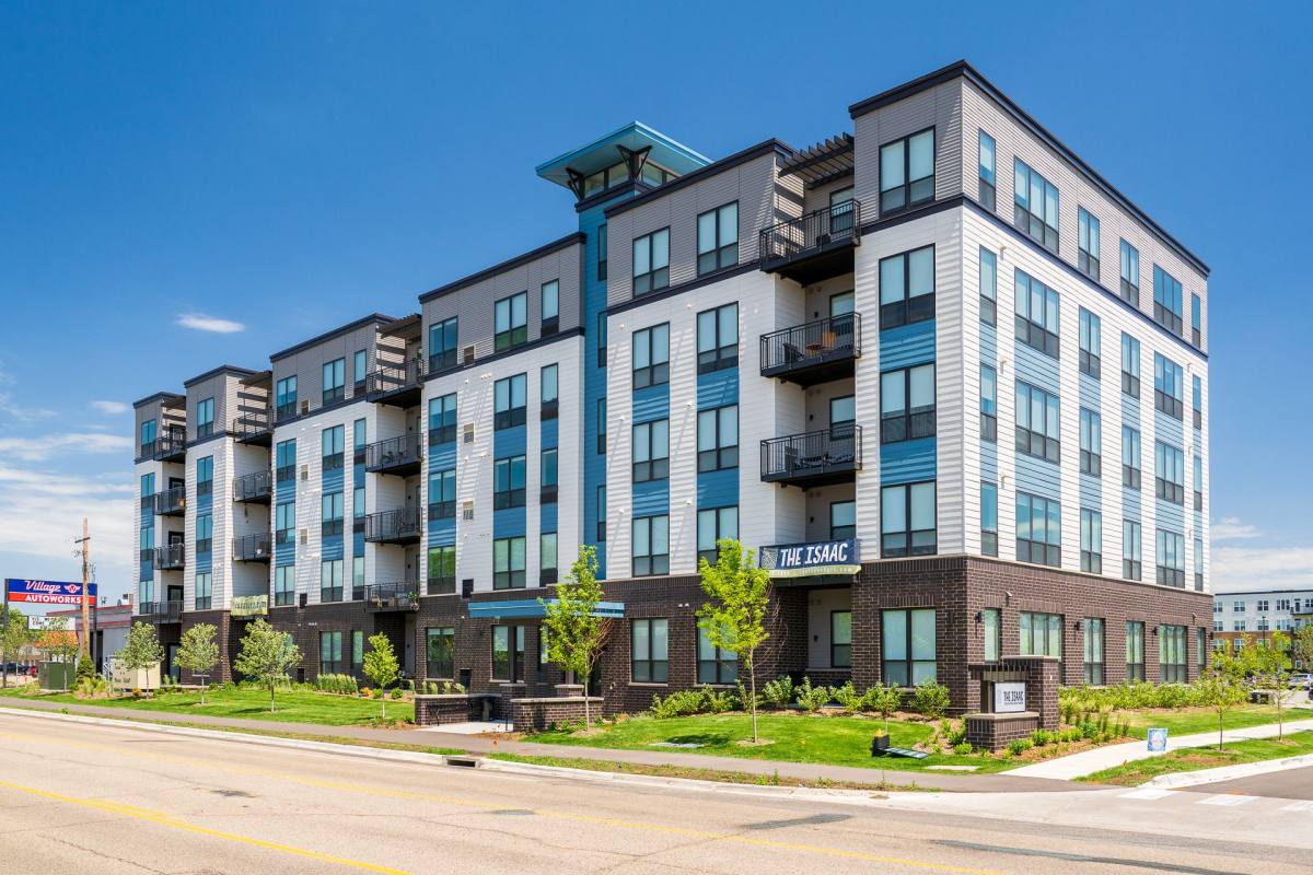 Apartment for rent at 2740 Fairview Ave N, Saint Paul, MN 55113