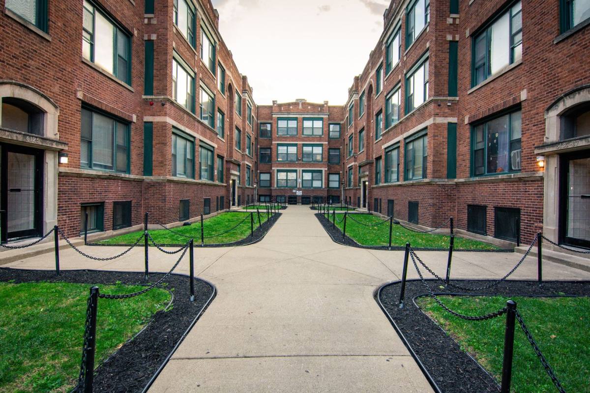 Apartment for rent at 6125 S Indiana Ave, Chicago, IL 60637