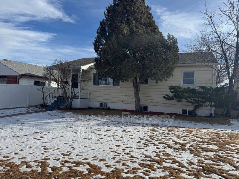 1947 E 18th St, Cheyenne, WY 82009